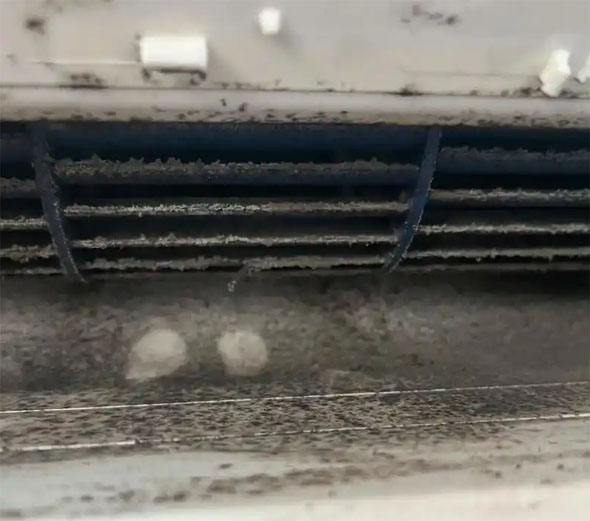 驻马店市空调吹的风有股烧焦味是怎么回事